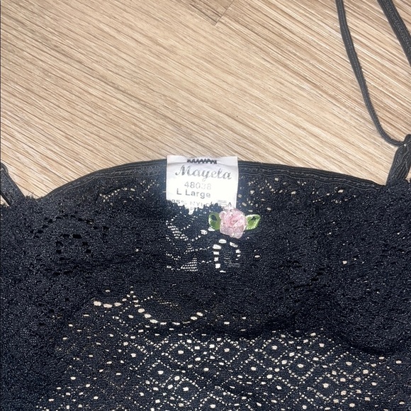 Elegant Black Lace Bralette - Picture 2 of 5